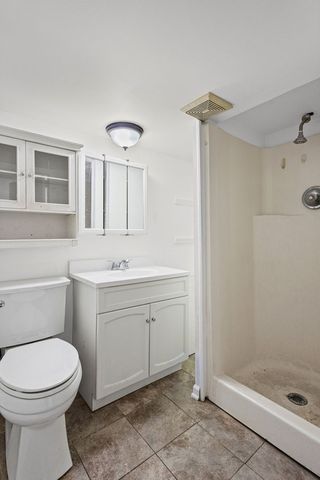 5725 W Giddings Street, Chicago, IL 60630