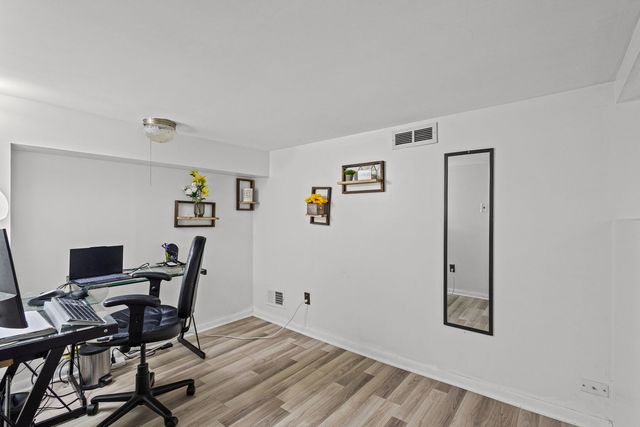 5725 W Giddings Street, Chicago, IL 60630