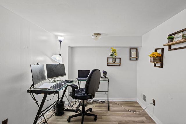 5725 W Giddings Street, Chicago, IL 60630