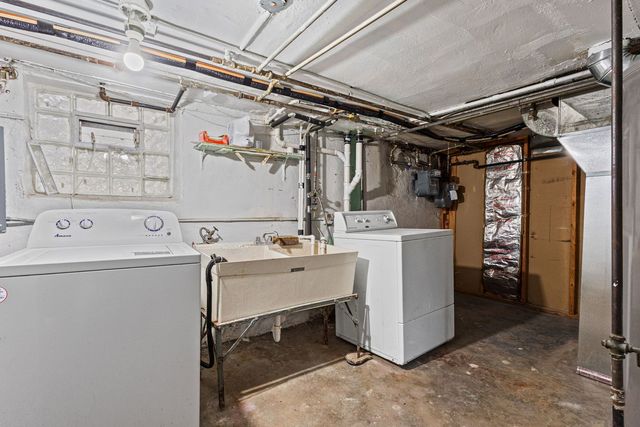 5725 W Giddings Street, Chicago, IL 60630