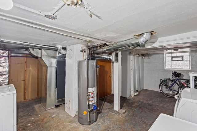 5725 W Giddings Street, Chicago, IL 60630