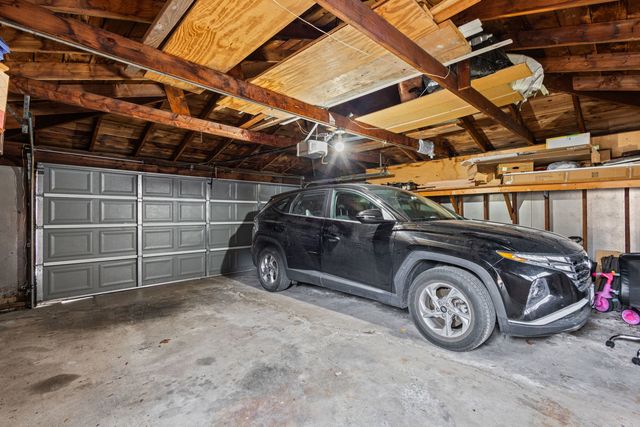 5725 W Giddings Street, Chicago, IL 60630