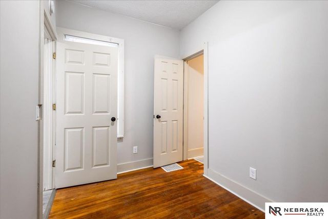 1330 S 21st Street, Omaha, NE 68107