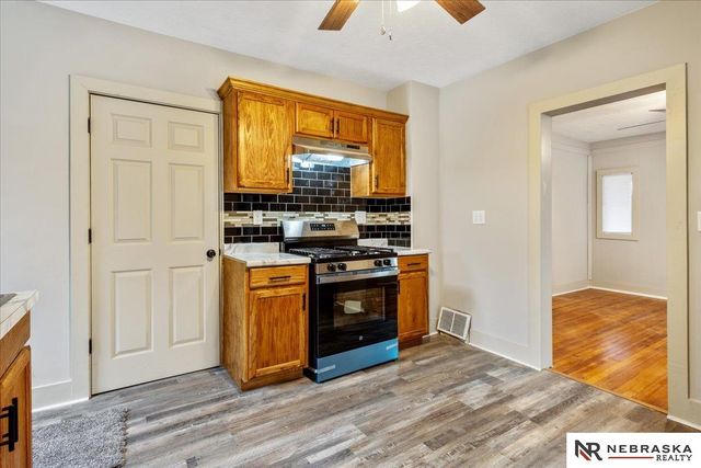 1330 S 21st Street, Omaha, NE 68107