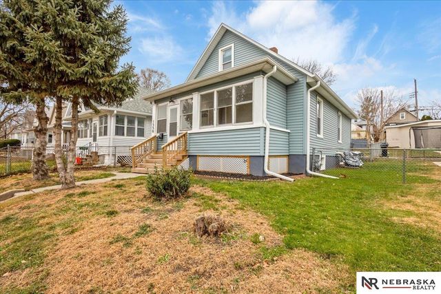 1330 S 21st Street, Omaha, NE 68107