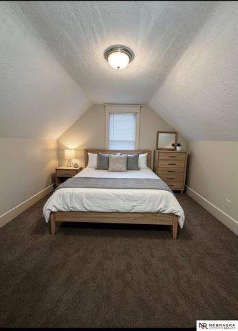 1330 S 21st Street, Omaha, NE 68107