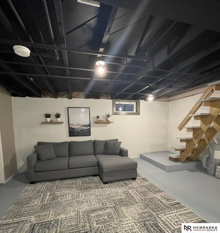 1330 S 21st Street, Omaha, NE 68107