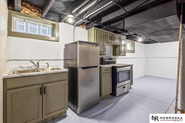 1330 S 21st Street, Omaha, NE 68107