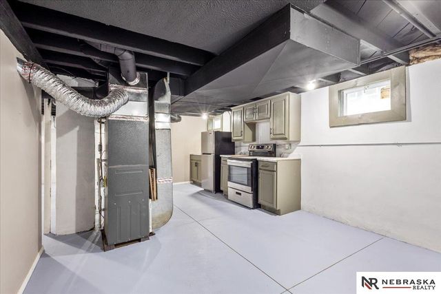 1330 S 21st Street, Omaha, NE 68107