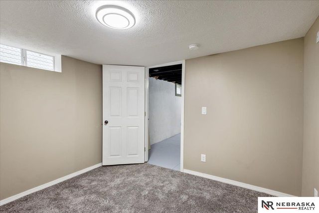 1330 S 21st Street, Omaha, NE 68107