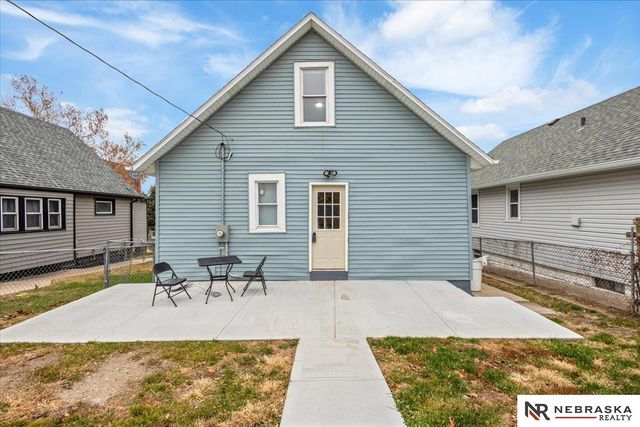 1330 S 21st Street, Omaha, NE 68107