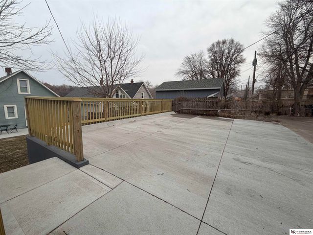 1330 S 21st Street, Omaha, NE 68107