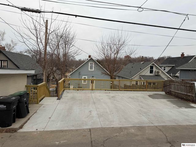 1330 S 21st Street, Omaha, NE 68107