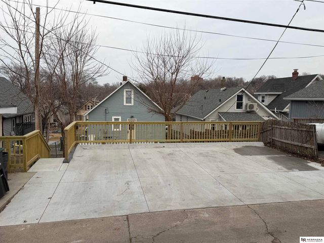 1330 S 21st Street, Omaha, NE 68107