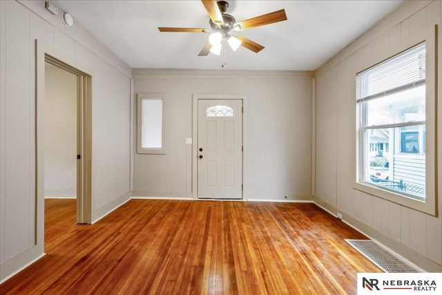 1330 S 21st Street, Omaha, NE 68107