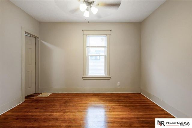 1330 S 21st Street, Omaha, NE 68107