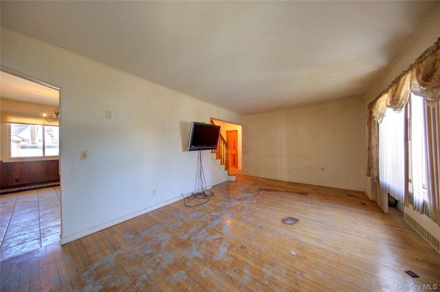 984 Shelburne Drive, Franklin Square, NY 11010