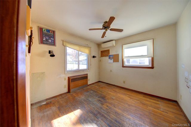 984 Shelburne Drive, Franklin Square, NY 11010