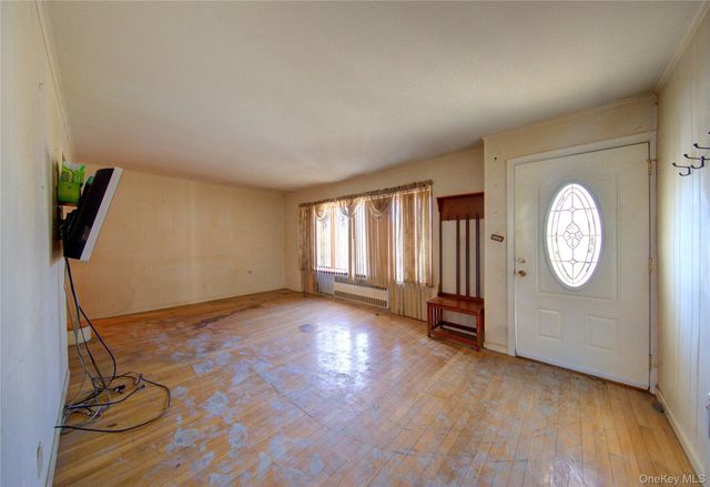 984 Shelburne Drive, Franklin Square, NY 11010