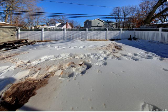 984 Shelburne Drive, Franklin Square, NY 11010