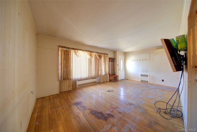 984 Shelburne Drive, Franklin Square, NY 11010