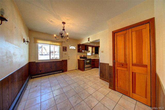 984 Shelburne Drive, Franklin Square, NY 11010