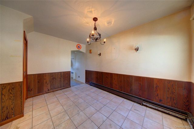 984 Shelburne Drive, Franklin Square, NY 11010