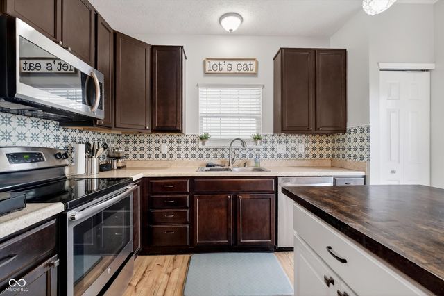 8802 Benjamin Lane, Avon, IN 46123