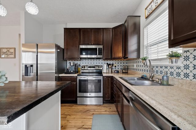 8802 Benjamin Lane, Avon, IN 46123