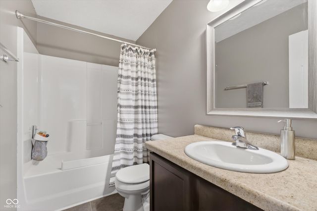 8802 Benjamin Lane, Avon, IN 46123