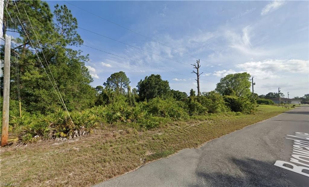 329 Broward AVE, LEHIGH ACRES, FL 33974 — exterior
