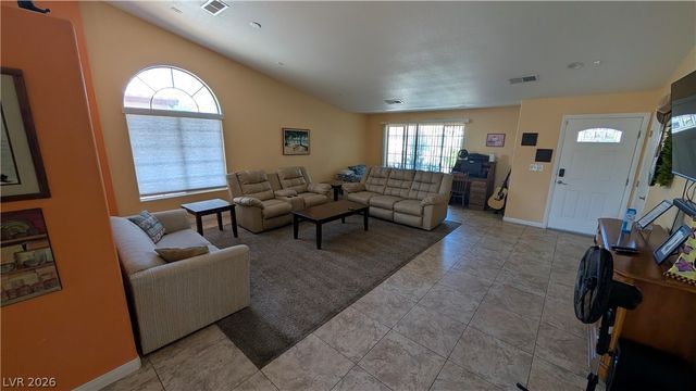 1061 PIKES PEAK Court, Las Vegas, NV 89110