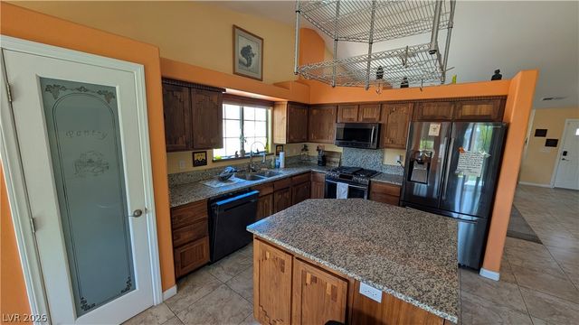 1061 PIKES PEAK Court, Las Vegas, NV 89110