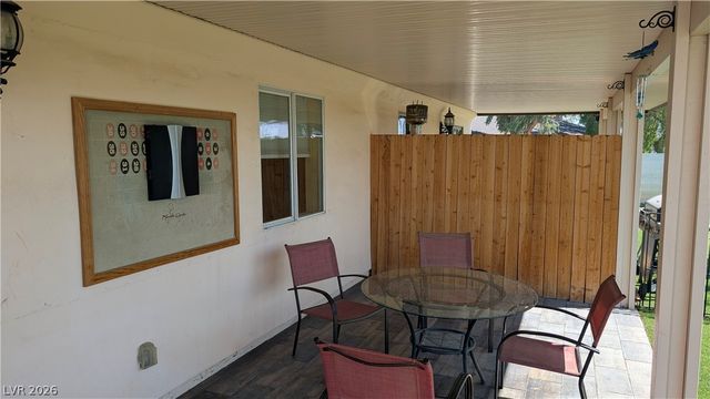 1061 PIKES PEAK Court, Las Vegas, NV 89110