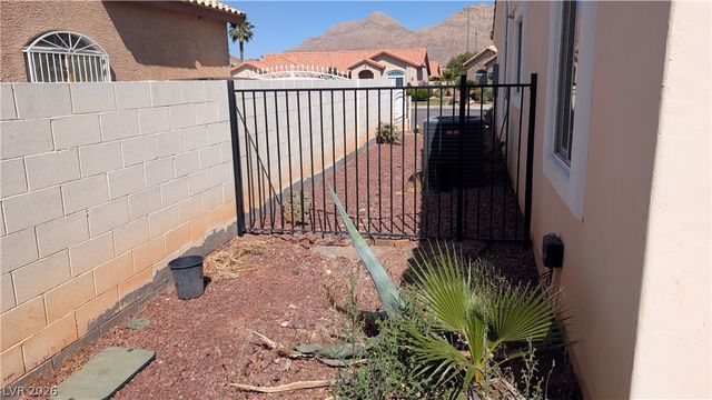 1061 PIKES PEAK Court, Las Vegas, NV 89110