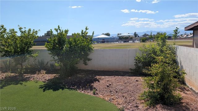 1061 PIKES PEAK Court, Las Vegas, NV 89110