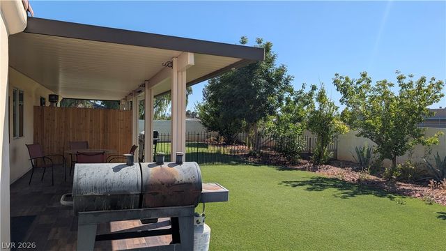1061 PIKES PEAK Court, Las Vegas, NV 89110