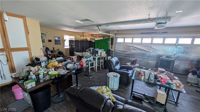 1061 PIKES PEAK Court, Las Vegas, NV 89110