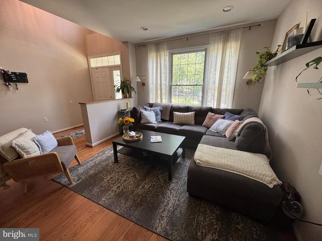 1338 PARK GARDEN LN, Reston, VA 20194