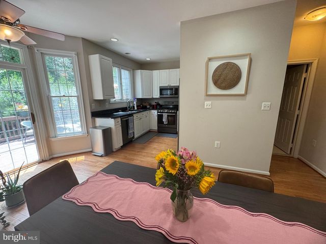 1338 PARK GARDEN LN, Reston, VA 20194