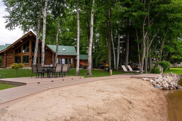 2095 Middle Haven Drive, Gladwin, MI 48624