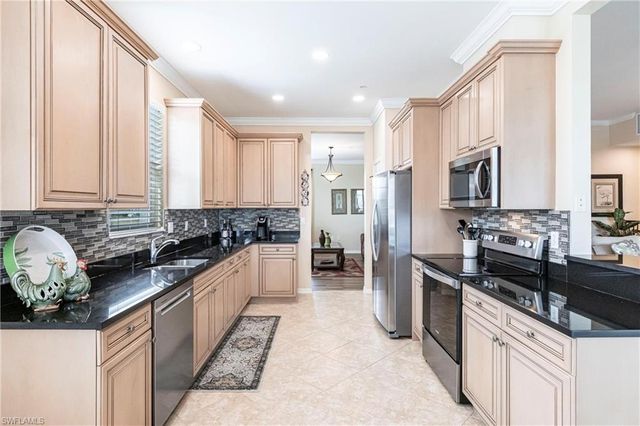 16570 Goldenrod LN # 203, Alva, FL 33920
