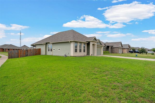 4100 Riata Ranch Road, Waco, TX 76705