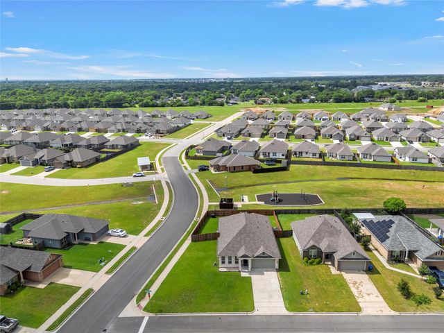 4100 Riata Ranch Road, Waco, TX 76705