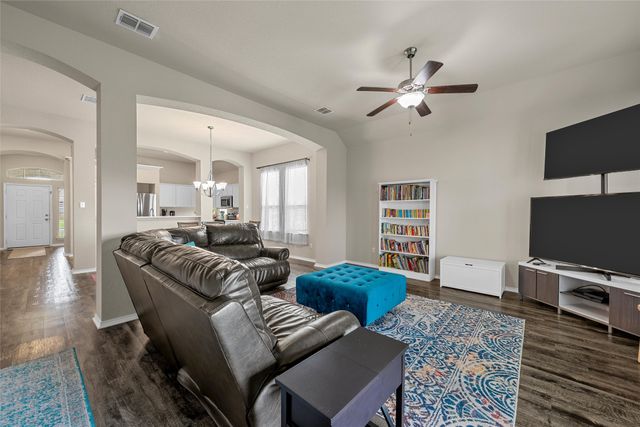 4100 Riata Ranch Road, Waco, TX 76705
