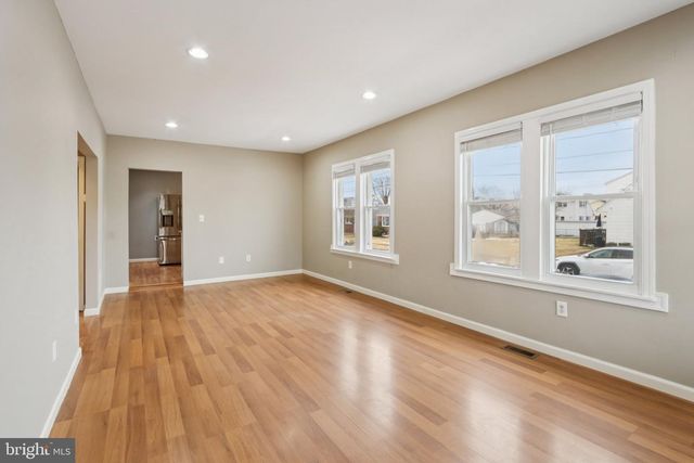 652 PARK AVE, Burlington, NJ 08016