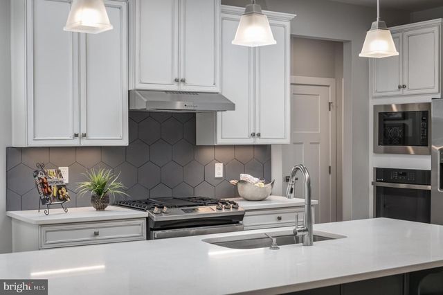 1555 WALLACE BLVD, Ranson, WV 25438