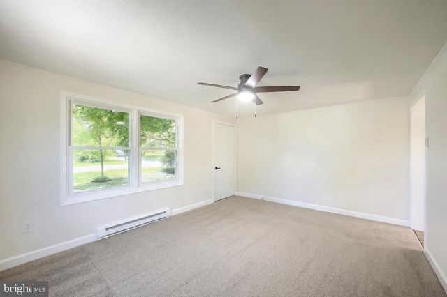 415 HANOVER ST, New Oxford, PA 17350