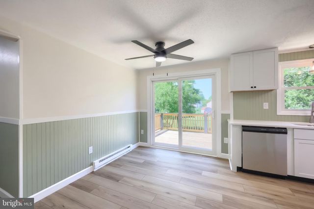 415 HANOVER ST, New Oxford, PA 17350
