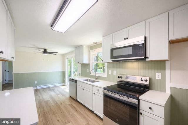 415 HANOVER ST, New Oxford, PA 17350